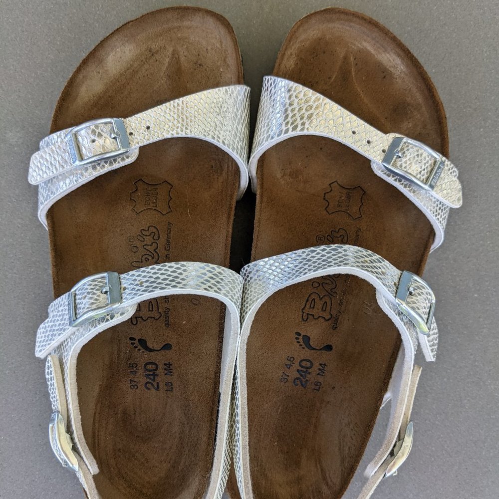 EUC WOMEN'S SILVER "Snakeskin"  BIRKI'S SANDALS    Size: 37/ US 7.5